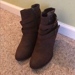Brown booties - like new!
